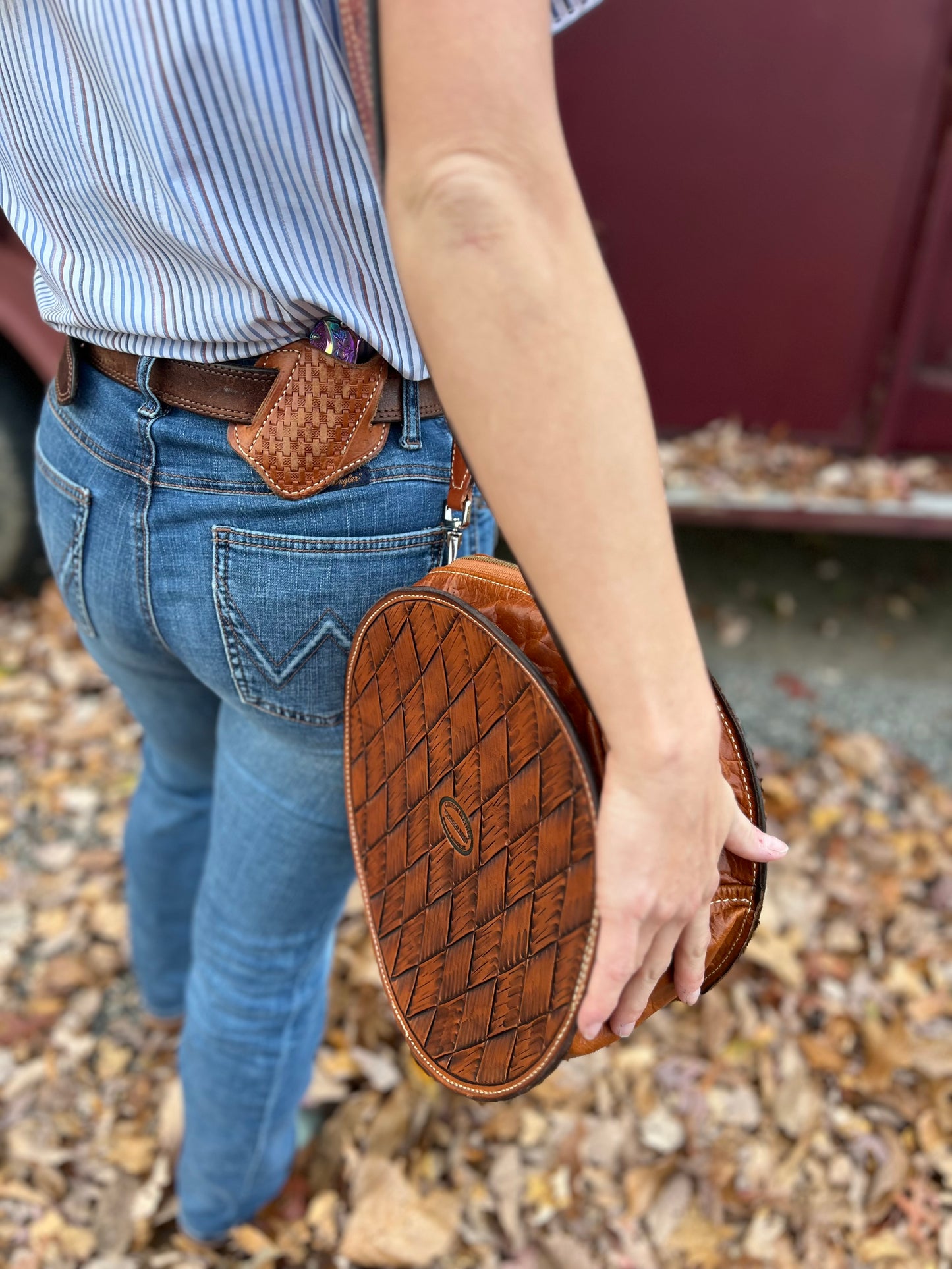 12” Handmade Leather Round Roper Bag – Desert Scene