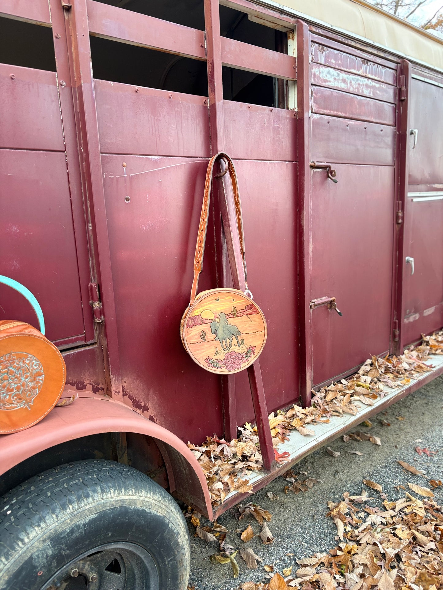 12” Handmade Leather Round Roper Bag – Desert Scene